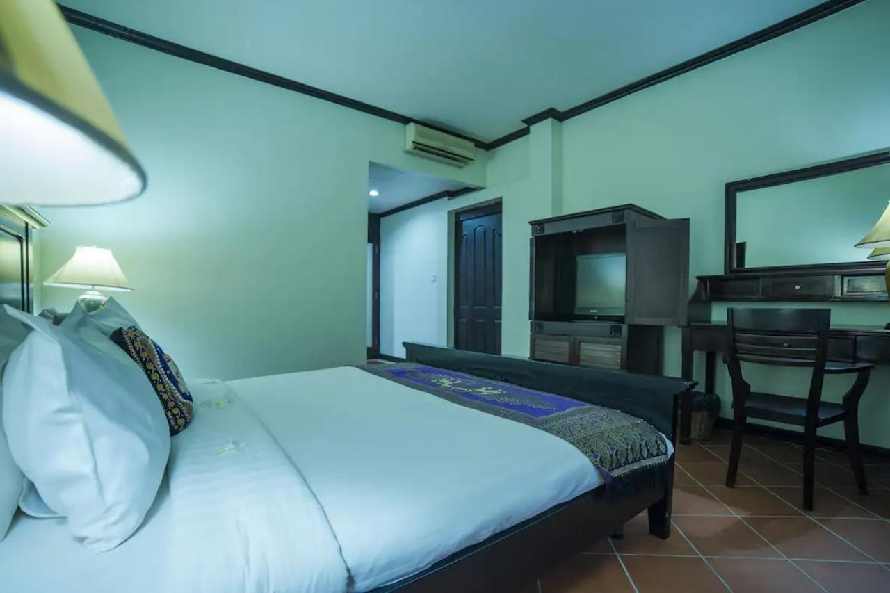 Grand Sunset Angkor Hotel Siem Reap Exterior photo