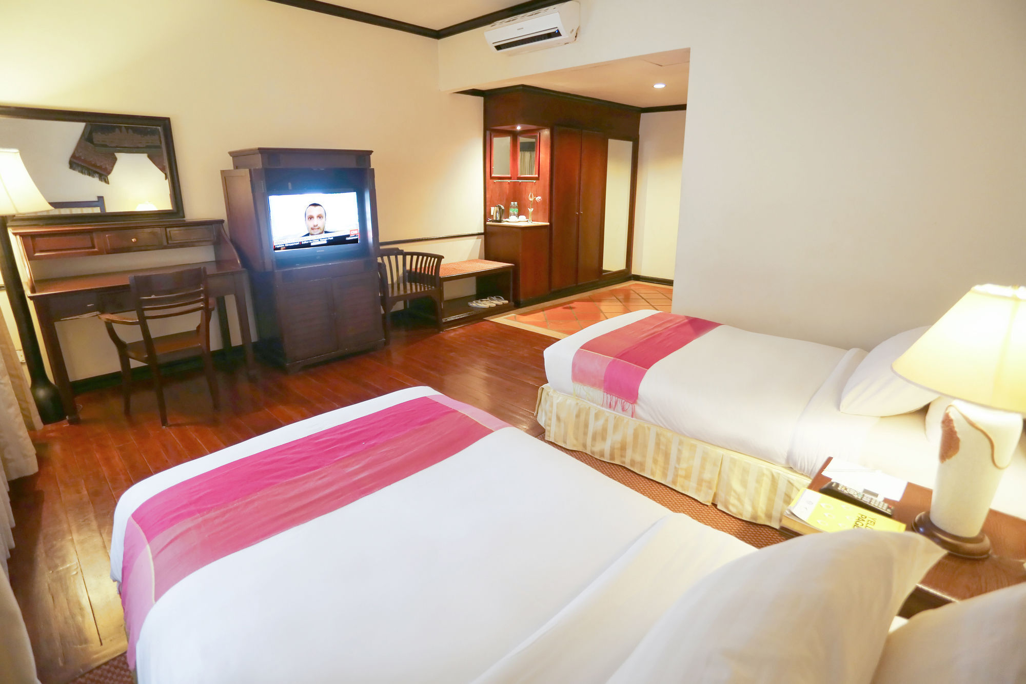 Grand Sunset Angkor Hotel Siem Reap Exterior photo